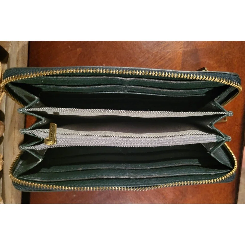 Fossil leather zip